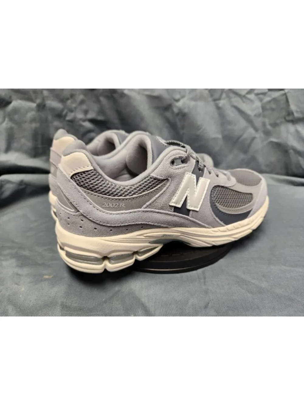 New Balance 2002 (GS) Sneakers Suede GC2002ST Grey Boys Size 5 NEW IN BOX!